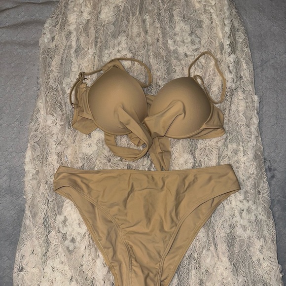 Nude swimming suit and lace skirt - Picture 2 of 7